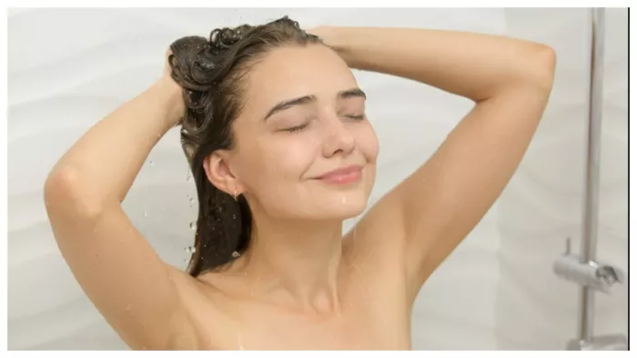 Bathing Tips शास्त्रों के अनुसार निर्वस्त्र होकर नहीं करना चाहिए स्नान।