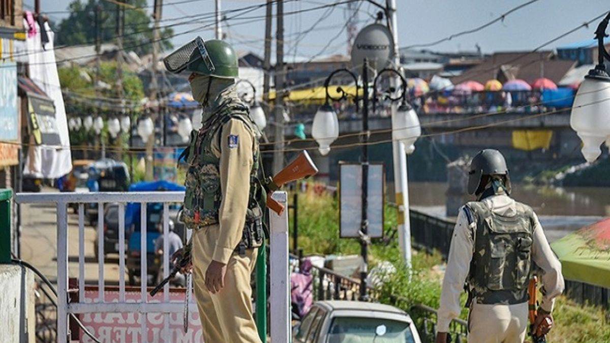 https://www.jagranimages.com/images/newimg/18052023/18_05_2023-jammu_police_23415727.jpg