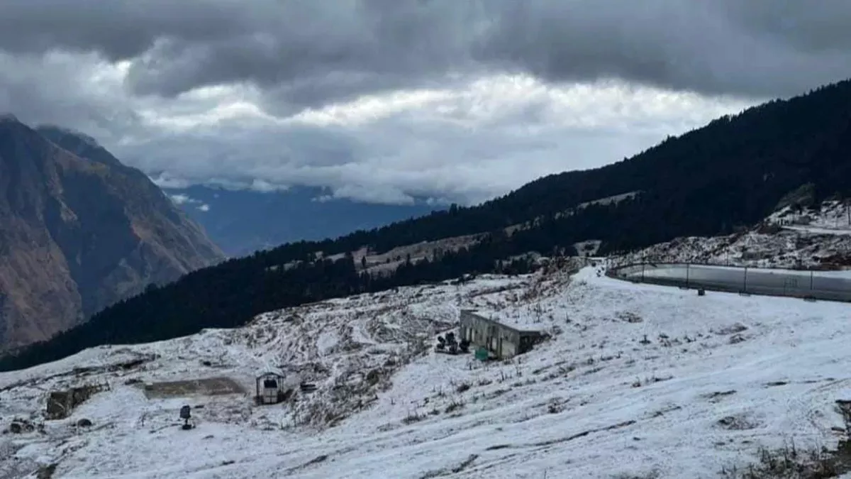 Uttarakhand Weather: केदारनाथ समेत पूरे जनपद में छाए घने बादल, हिमाचल के राज्यपाल जौलीग्रांट एयरपोर्ट पर फंसे