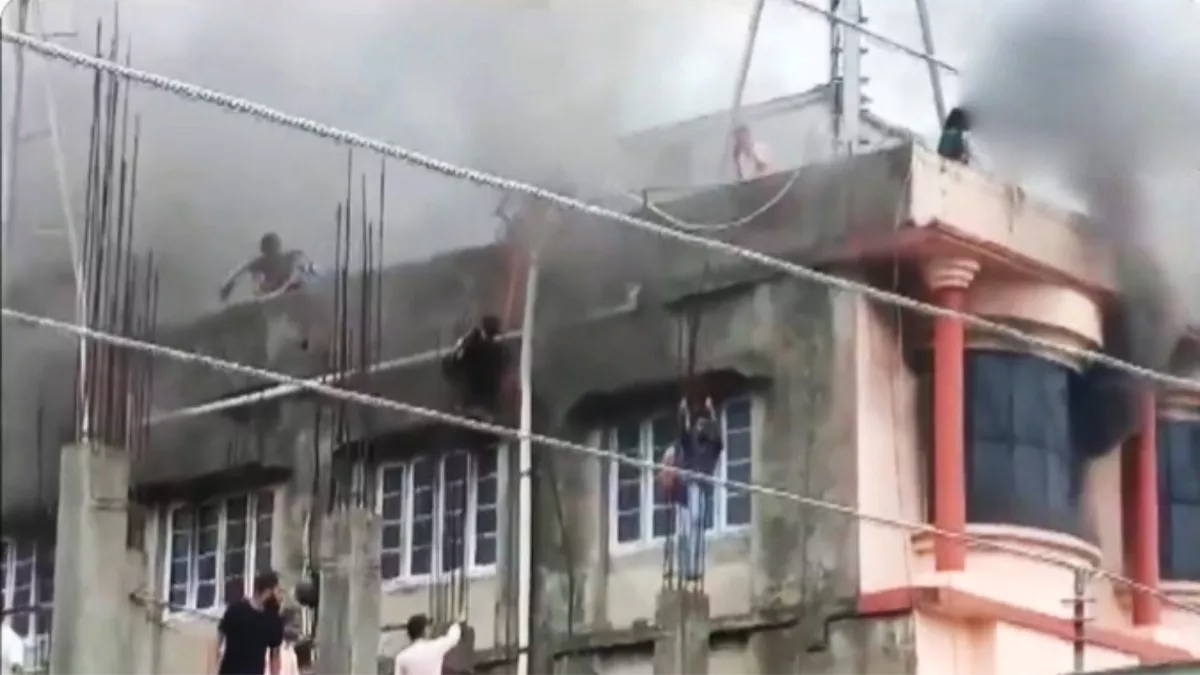 VIDEO: असम के सिलचर के कंप्यूटर इंस्टीट्यूट में भीषण आग, बच्‍चों ने बाहर कूदकर बचाई जान; एक घायल