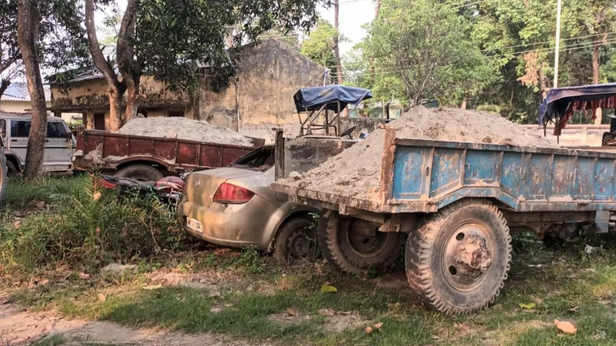 Bihar Sand Mining: खनन माफियाओं पर पुलिस का शिकंजा, चार ट्रैक्टर सहित एक जेसीबी जब्त