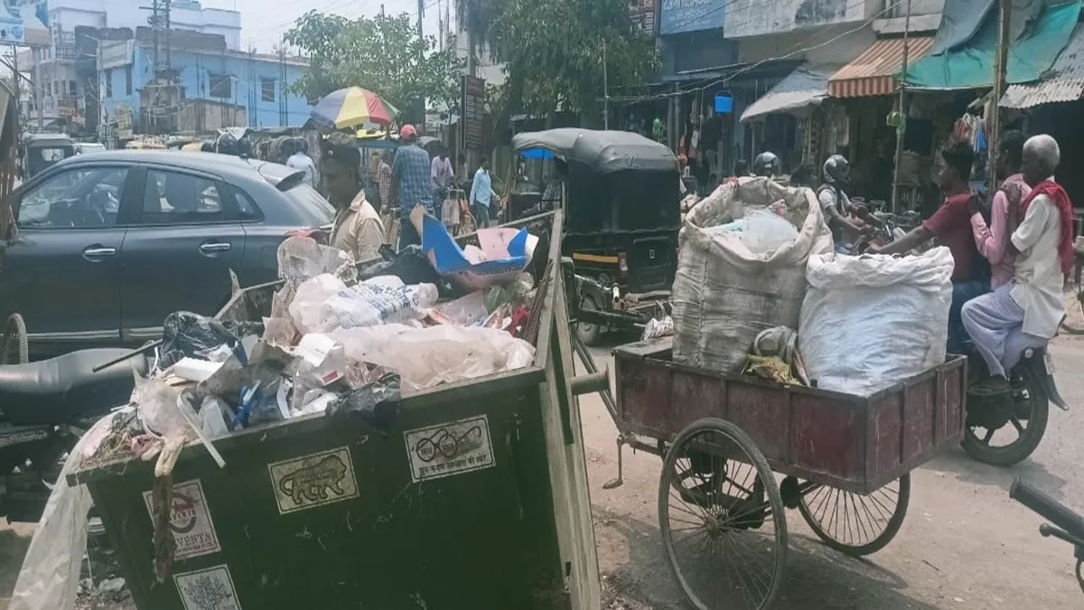 Darbhanga News: प्लास्टिक कचरे से पटा दरभंगा शहर,जाम हो रही नालियां; मुसीबत में जनता