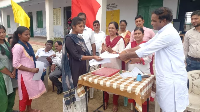 Jharkhand News: झारखंड के इस हाई स्कूल को मिला प्लस टू का दर्जा, इलाके में खुशी की लहर (फोटो- जागरण)