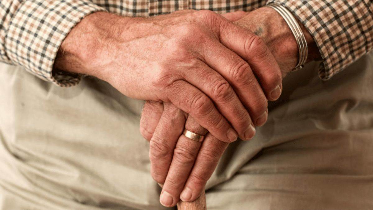 https://www.jagranimages.com/images/newimg/18052024/18_05_2024-old_man_23720135.jpg
