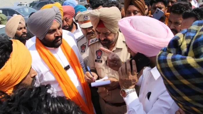 Amritsar News: कांग्रेसी प्रत्याशी की रैली से पहले चली गोलियां
