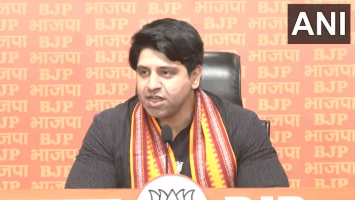 भाजपा की ओर से शहजाद पूनावाला ने शनिवार को गंभीर आरोप लगाते हुए कई प्रश्न खड़े किए।