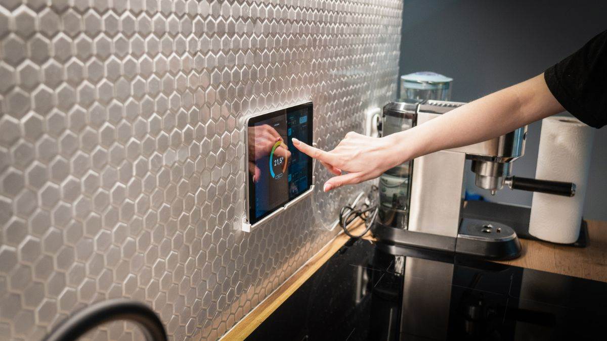 https://www.jagranimages.com/images/newimg/18052024/18_05_2024-smart_home_display__23720100.jpg