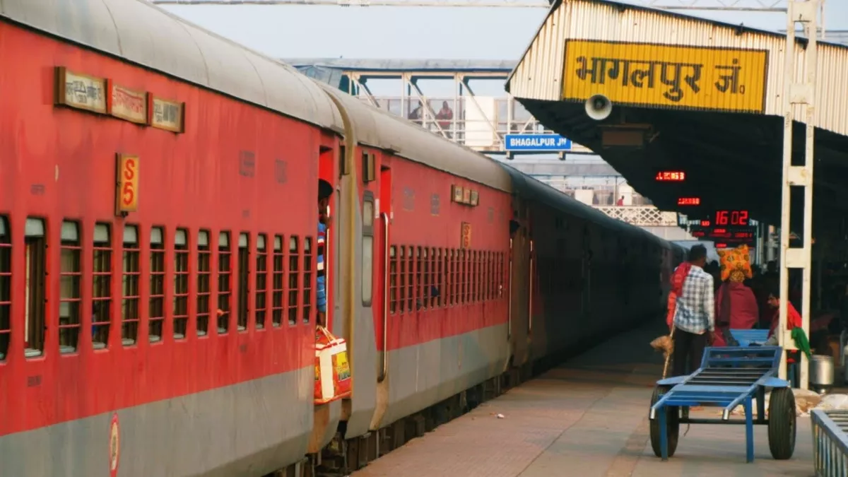 Vikramshila Express: मालदा मंडल की सबसे कमाऊदार ट्रेन बनी विक्रमशिला, भागलपुर स्टेशन ने भी की मोटी कमाई!