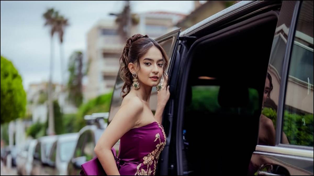 https://www.jagranimages.com/images/newimg/18052025/18_05_2025-anushka_sen_cannes_red_carpet_look_23940469.jpg