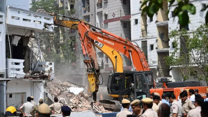 Bulldozer Action: अब तोड़फोड़ के समय कानूनी कागज नहीं कर पाएंगे गुमराह, निगम  की टीम के साथ रहेंगे अफसर - ncr Bulldozer Action Legal Documents Wont  Mislead During Demolition in Faridabad