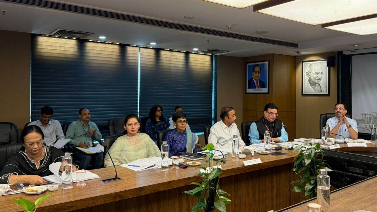 ncr noida news ceo authorized to resolve backlease errors aiding farmers