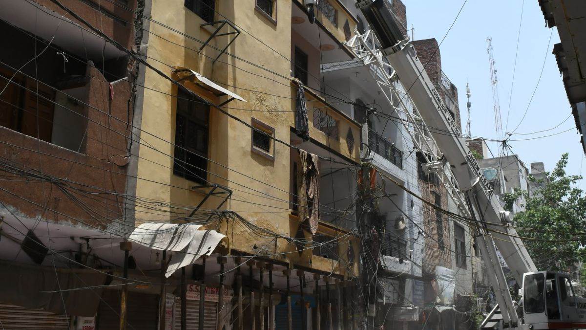 ncr bihar colony house demolition begins after tilting incident