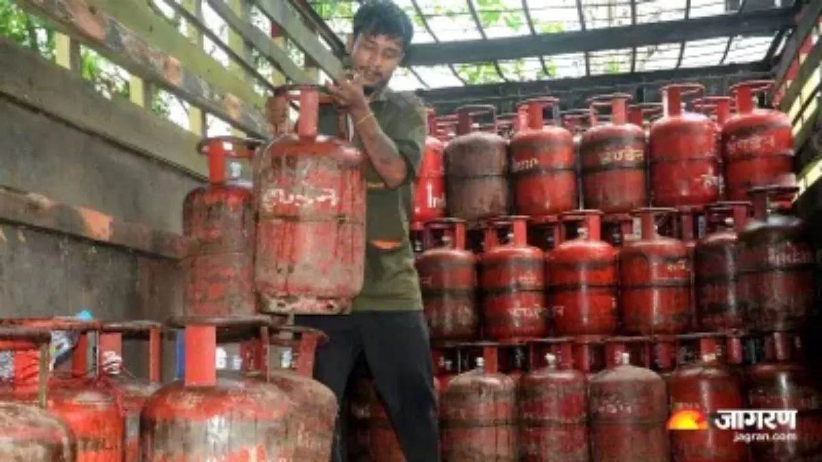 ncr free cylinder on diwali delhi bjps promise faces data hurdles