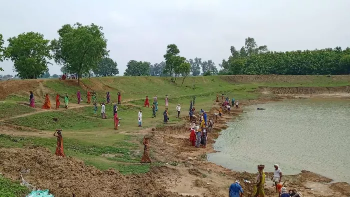 प्रयागराज के फूलपुर में विकसित अमृत सरोवर। सौजन्य: मनरेगा कार्यालय