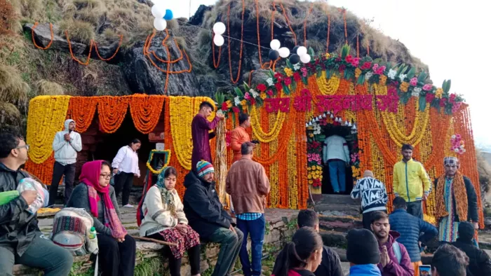 Rudranath Temple Doors Open: पूर्ण विधि-विधान के साथ श्रद्धालुओं के दर्शनार्थ हेतु कपाट खुले। जागरण