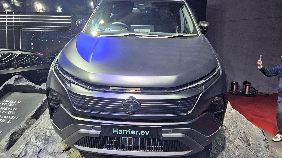 https://www.jagranimages.com/images/newimg/18052025/18_05_2025-tata_harrier_ev__23940861.jpg