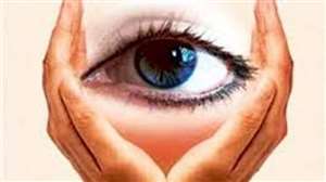 ऑनलाइन पढ़ाई के कारण बच्&zwj;चों के आंख पर असर पड़ रहा है।