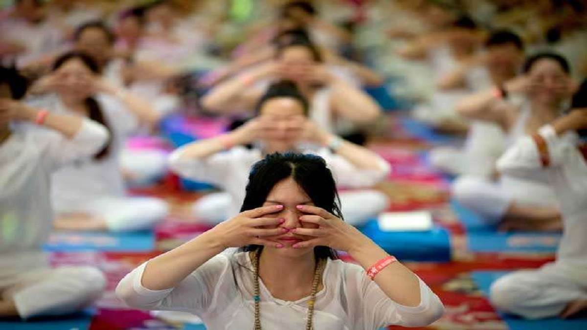 Yoga: भारतीय दूतावास ने बीजिंग में किया योग कार्यक्रम का आयोजन, बड़ी संख्या में पहुंचे चीनी नागरिक