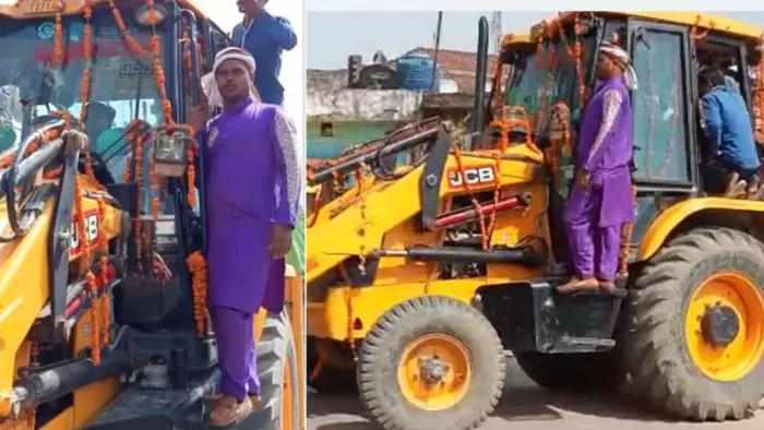 Baba bulldozer in UP: बहराइच में बरात देखने को शंकरपुर चौराहे पर उमड़ी भीड़।
