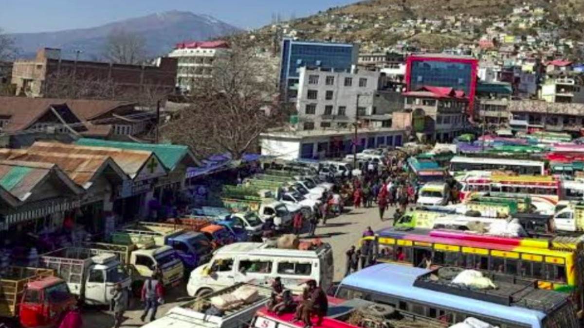 https://www.jagranimages.com/images/newimg/18062022/18_06_2022-bhaderwah_curfew_relaxation_22814997.jpg