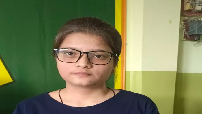 हापुड़ में छात्रा ने मारी बाजी, तुषा तोमर ने किया जिला टॉप