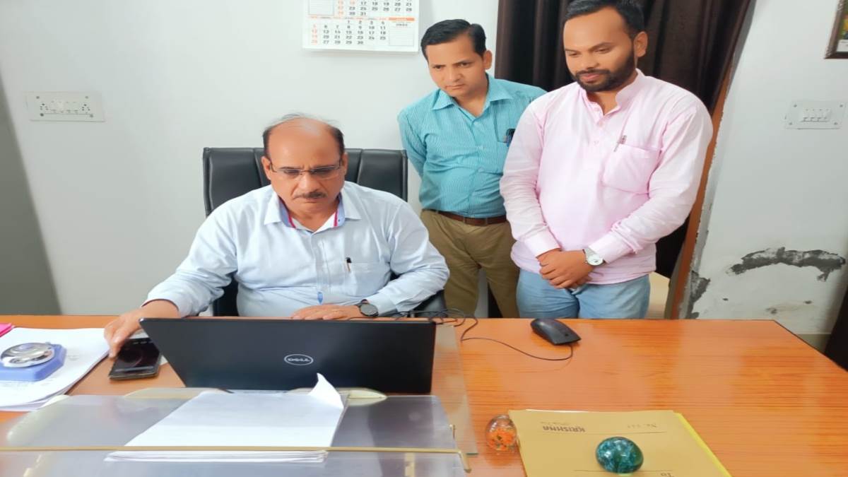 https://www.jagranimages.com/images/newimg/18062022/18_06_2022-kasganj_dios_check_result_22815324.jpg