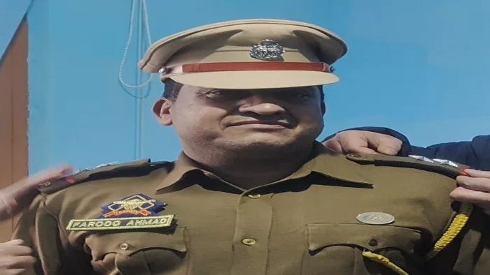 पुलिस ने शव को अपने कब्जे में लेकर उसे पोस्टमार्टम के लिए भेज दिया है।