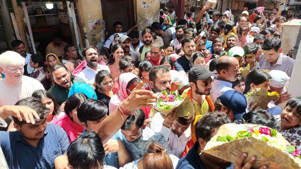 on nirjala ekadashi huge crowd gathered to see banke bihari