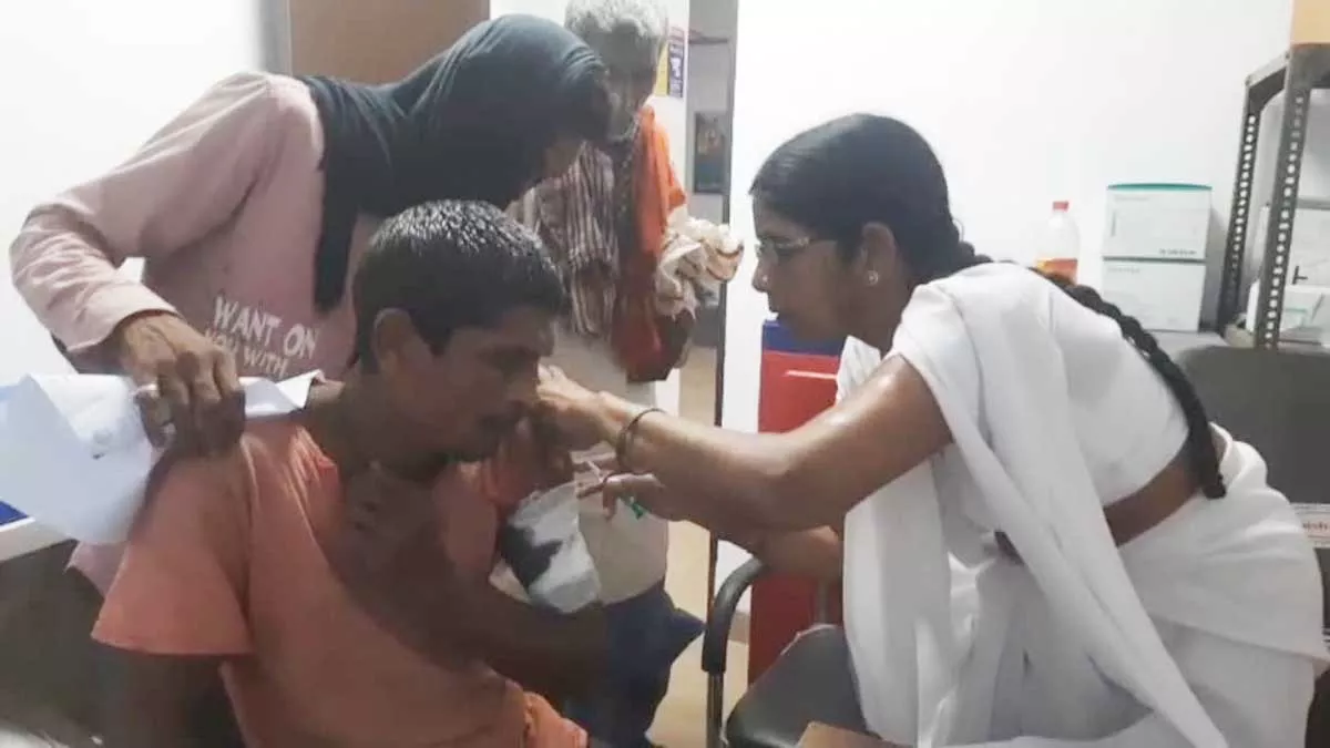 औरंगाबाद में कुत्ते ने चार गांव के 25 को दौड़ाकर काटा, लहूलुहान होकर अस्पताल पहुंचे लोग
