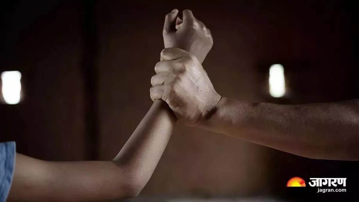 ncr ghaziabad news stalker attempts to kidnap girl threatens fiance