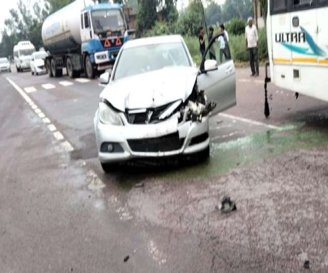 two cars collided at lucknow ayodhya national highway in barabanki nine people injured from jaunpur and lucknow
