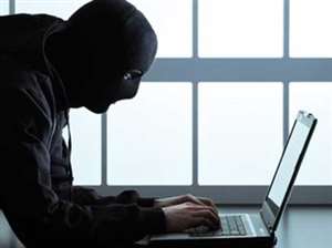 कश्मीर में सक्रिय तत्व घाटी में मुख्यधारा की राजनीति से जुड़े नेताओं, सामाजिक कार्यकर्ताओं के खिलाफ हिटलिस्ट जारी करते थे।