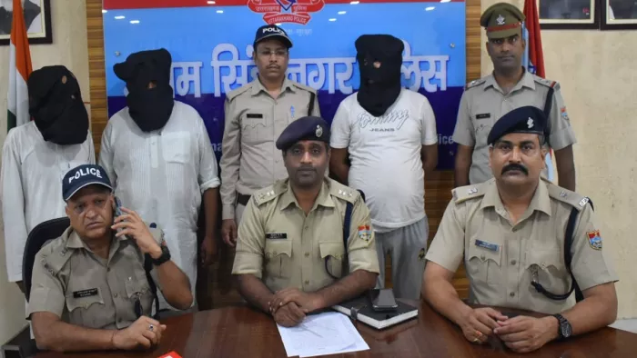 पुलिस ने चारों के खिलाफ मुकदमा दर्ज कर जेल भेज दिया। फोटो सौजन्य: जागरण