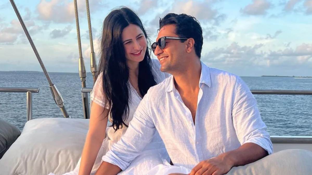 katrina kaif baby bump vicky kaushal hides katrina kaif s baby bump katrina kaif pregnancy photos goes viral on social media