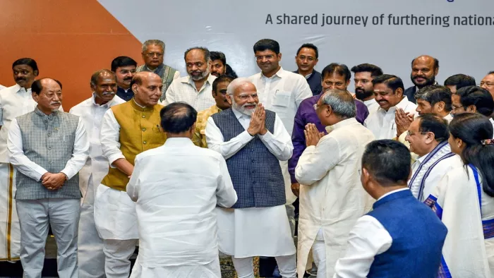 एनडीए में शामिल नेताओं को संबोधित कर रहे हैं पीएम मोदी।(फोटो सोर्स: एएनआइ)
