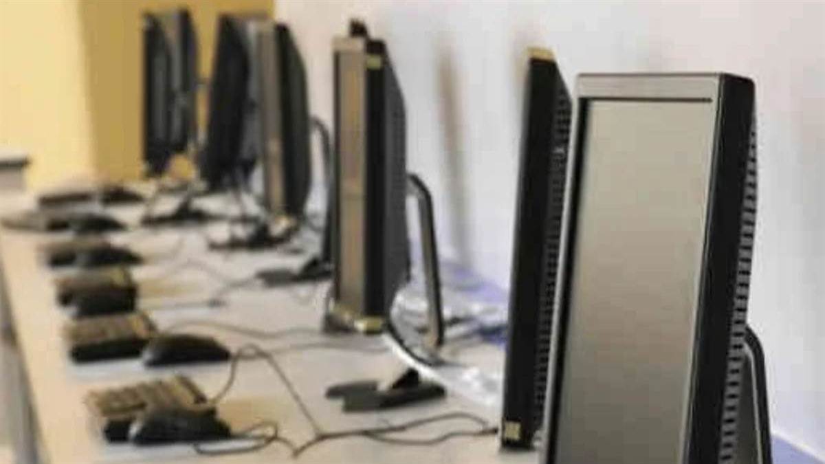 Bihar 11 वर्षों तक बच्चे छू भी नहीं सके और बेकार हो गए कंप्यूटर केके पाठक  ने दिया नीलामी का आदेश - 11 years old computers will be auctioned in  schools as