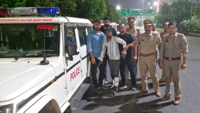 नोएडा पुलिस के साथ मुठभेड़ में बदमाश घायल।