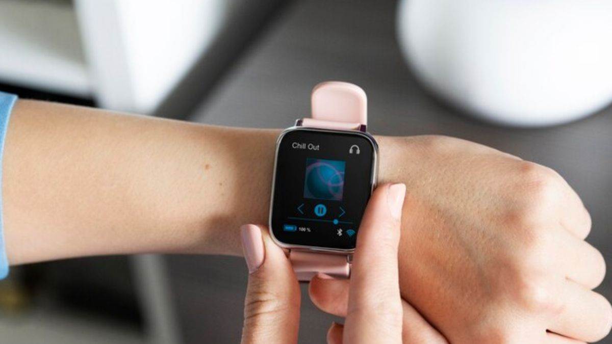 https://www.jagranimages.com/images/newimg/18072024/18_07_2024-amazon_sale_on_best_samsung_smartwatch_23760772.jpg