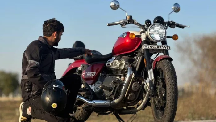 बाइक चलाना की सीख रहे हैं, तो कुछ चीजों का ध्यान रखना बहुत जरूरी है।