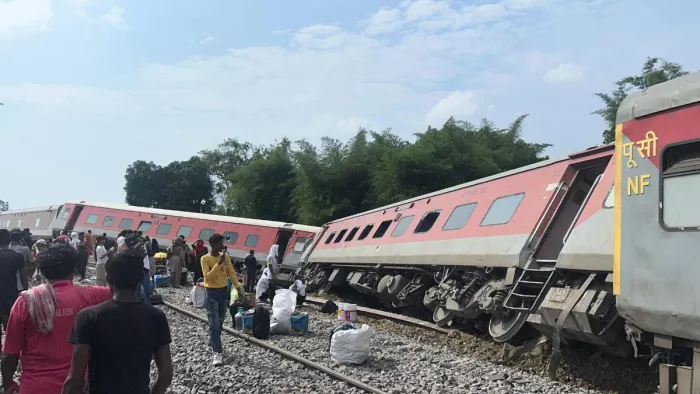 गोंडा-गोरखपुर रेलमार्ग पर हुआ ट्रेन हादसा।- जागरण