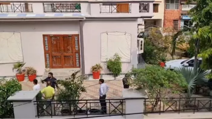 ईडी की छापामारी से व्यवसायियों में मचा हड़कंप। (जागरण फोटो)