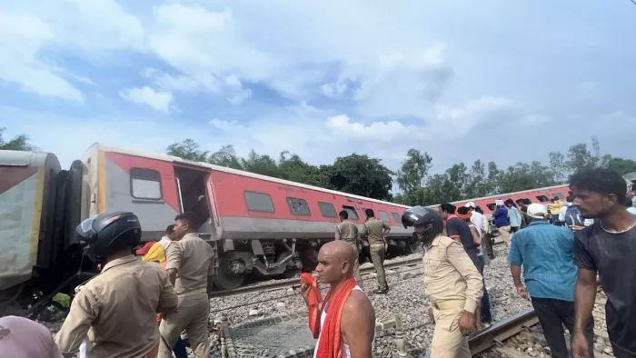 चंडीगढ़-डिब्रूगढ़ एक्सप्रेस रेल हादसे की तस्वीरें (फोटो- जागरण)