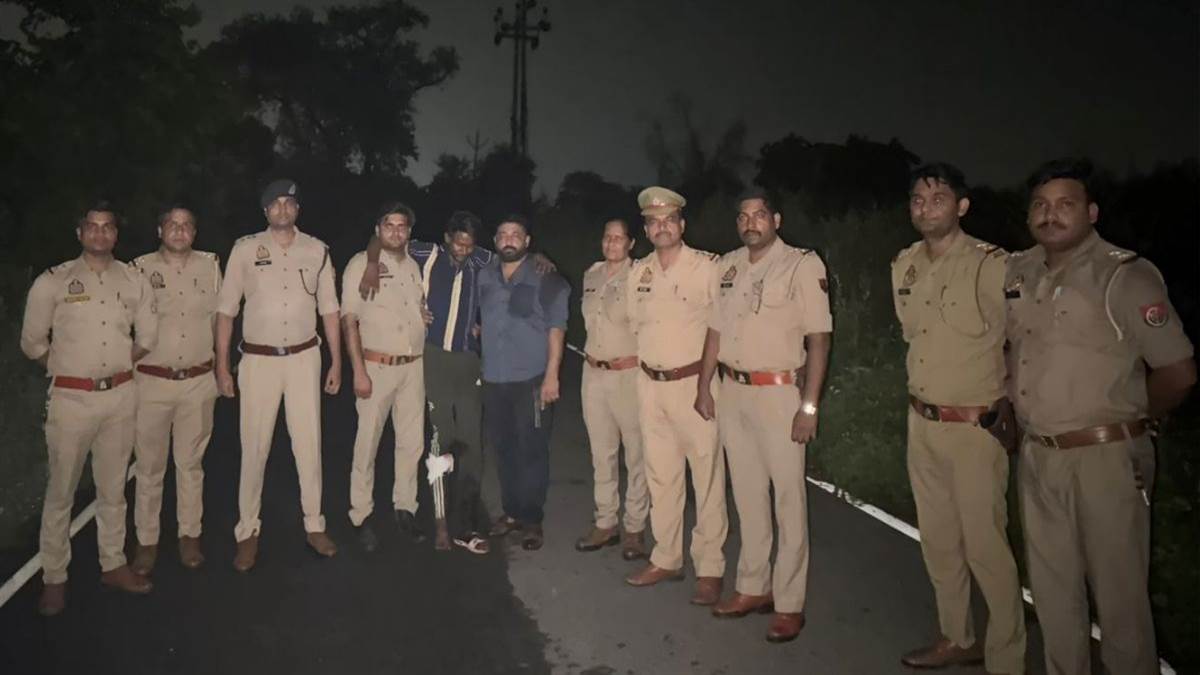 police encounter with vehicle thieves one injured in firing in agra