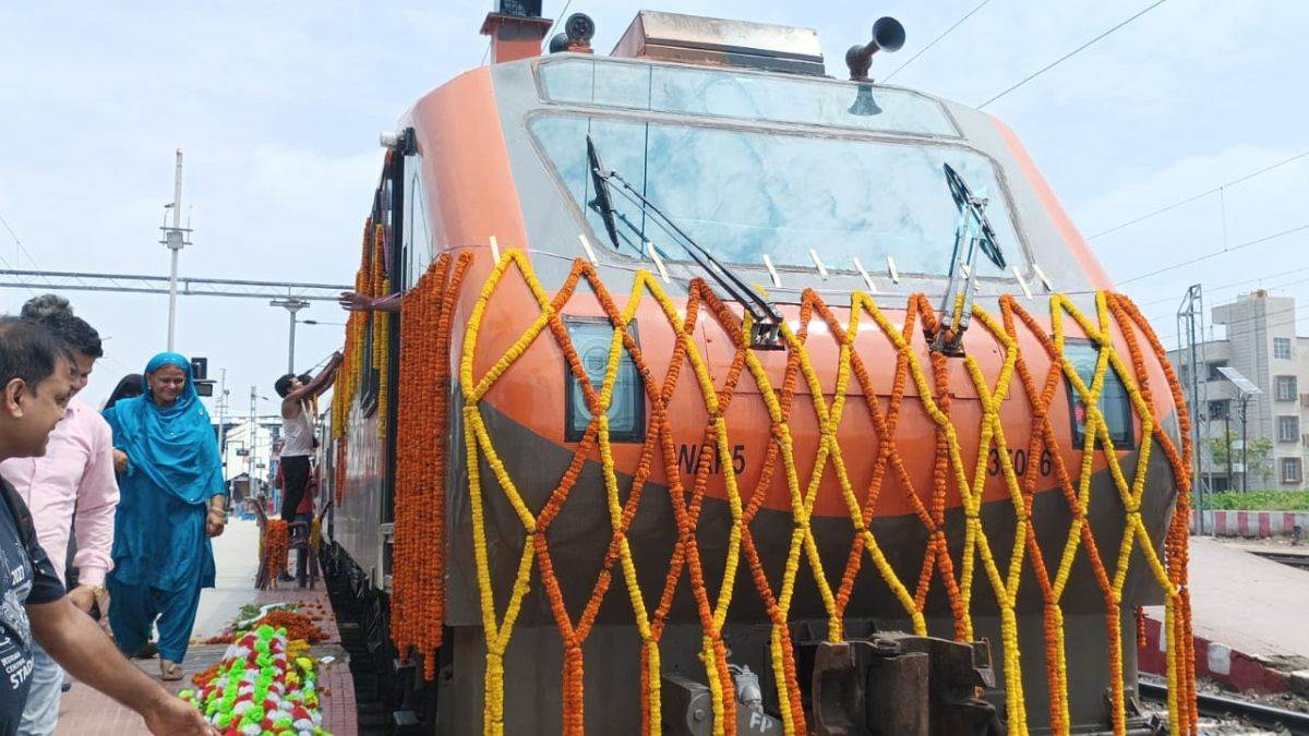 https://www.jagranimages.com/images/newimg/18072025/18_07_2025-amrit_bharat_express_23987853.jpg