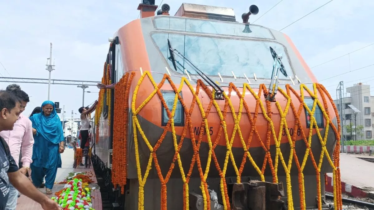 Darbhanga News: पीएम के आनलाइन हरी झंडी दिखाते ही दरभंगा से खुली अमृत भारत एक्सप्रेस, यात्रियों में उत्साह