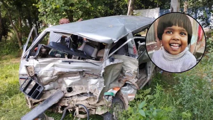 UP News: अमरोहा में स्कूल वैन और मैक्स पिकअप की भिड़ंत