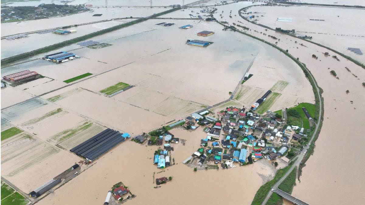https://www.jagranimages.com/images/newimg/18072025/18_07_2025-flood-up_23987677.jpg