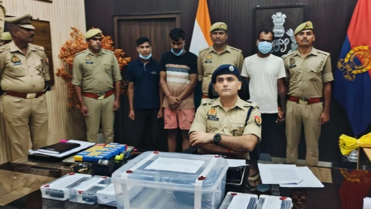 हरदोई में पुल‍िस ने फर्जी जन्म प्रमाण पत्र बनाने वाले गिरोह का क‍िया भंडाफोड़, तीन गिरफ्तार