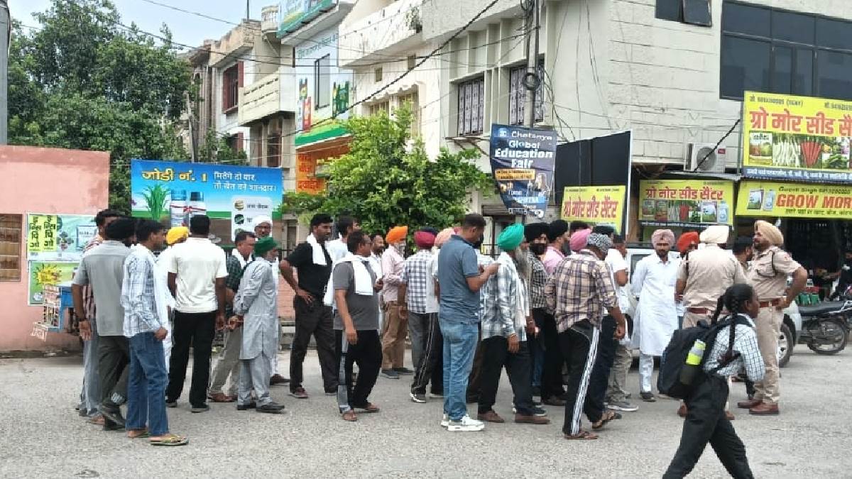 farmers detain agriculture officer in pihohwa over fertilizer shortage