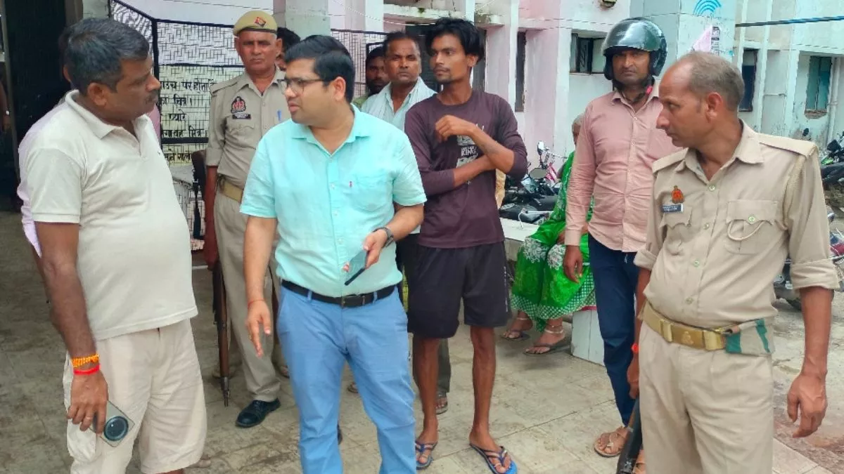 UP News:  दोस्तों संग जामुन तोड़ने गया छात्र रपटे में बहा, 150 मीटर आगे मिला शव... परिवार में मातम